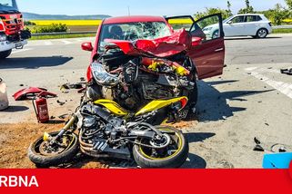 Mladý motorkář přímý střet nepřežil. Sedmasedmdesátiletá řidička mu u Litovle nedala přednost
